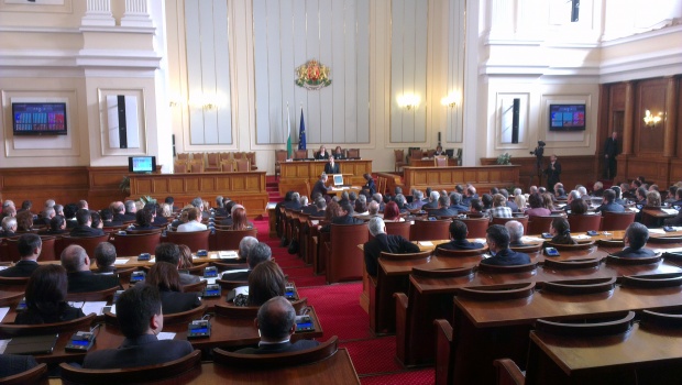 Депутатите решават за цената на тока и строителството по Черноморието