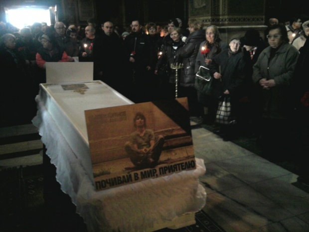 Варненци се събират за поклонение пред тленните останки на Пламен Горанов