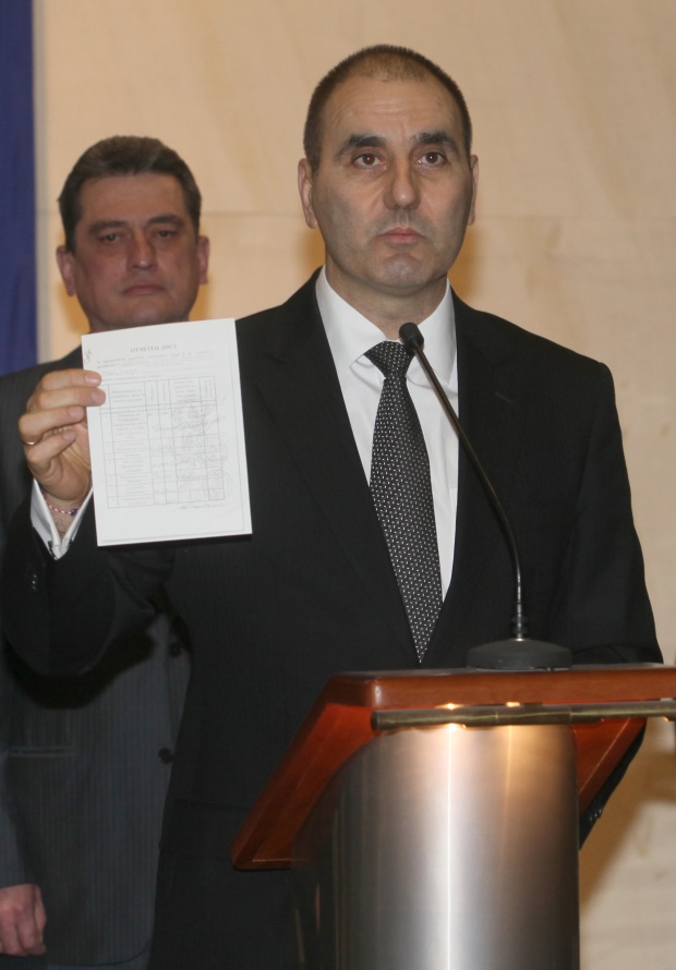 ГЕРБ внасят документите за участие в изборите