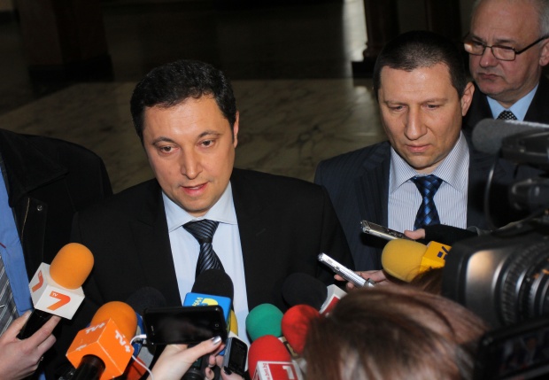 Яне Янев извади сигнали срещу министрите на икономиката и на околната среда