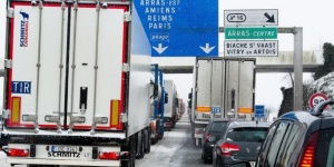 Полша остана без ток заради снежни бури