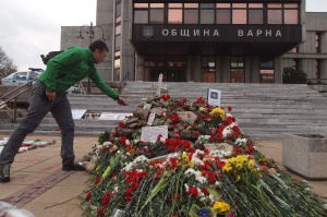 "Ел Паис": Отчаяние пламти в България