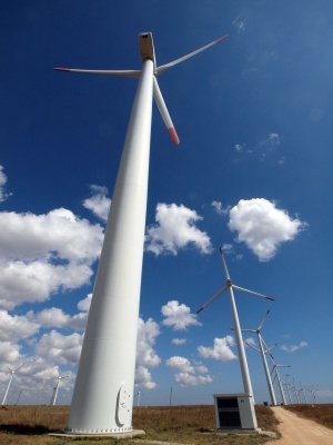 ЧЕЗ спира вятърни и фотоволтаични централи за деня