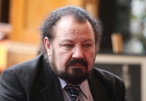 Дипломат и оперен певец напуснаха листите на БСП