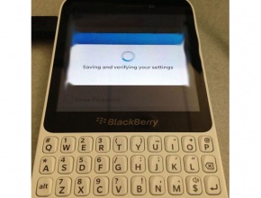 Снимка на по-евтин телефон BlackBerry