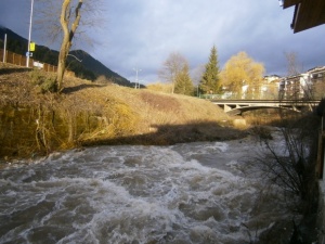 Струма заплашва да залее село