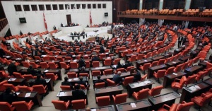 Жените в турския парламент вече могат да носят панталони