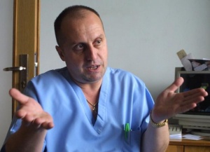 Доктори от ВМА преглеждат на вересия