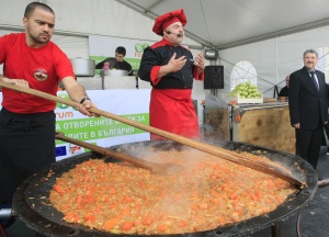 Празник на биохраните пред Народния театър