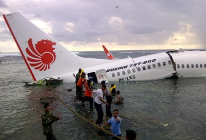 40 души са пострадали при самолетна катастрофа в Бали