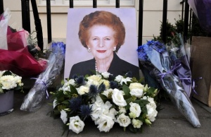 Стотици британци отпразнуваха смъртта на Тачър
