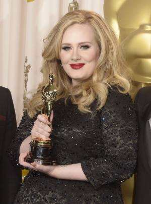 Адел подготвя ретро сватба