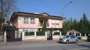 Изведоха Лара Банева от дома й