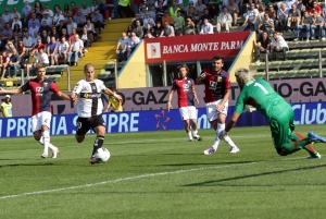 Италианската полиция разби нелегална схема за футболни залагания