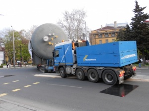 Митнически служители започнаха проверка в "Лукойл"