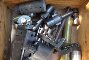 Откриха скривалища с оръжия и експлозиви в Братислава