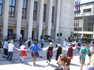 Най-дългото хоро се изви на Лазарица в Бургас