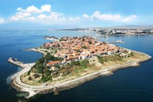 Войната по Черноморието продължава: две заведения в Несебър са изпепелени