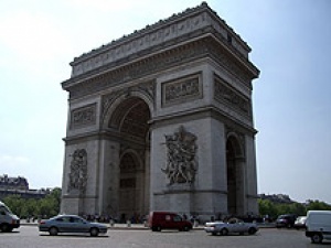 Бомбена заплаха в центъра на Париж