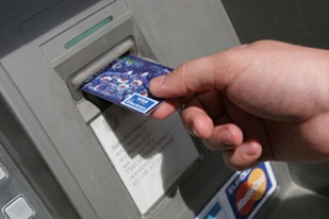Двама българи на съд в Австрия заради измама с банкомати