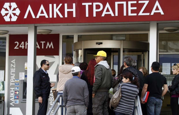 Кипърският данък върху депозитите се отлага с месеци
