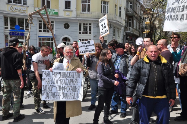 ГЕРБ обвини БСП за протестите с камъни и яйца във Варна