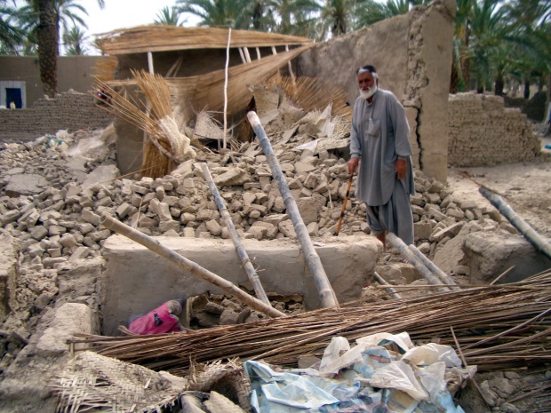 Над 2000 пакистанци са пострадали от земетресението в Иран