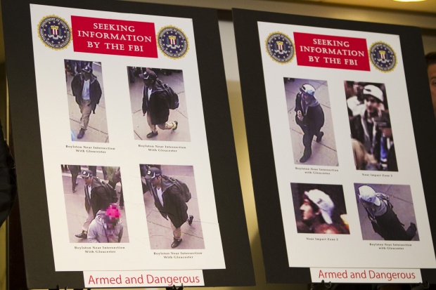 ФБР показа снимки на заподозрените за взривовете в Бостън