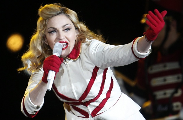 Мадона открива изложба със сценични костюми