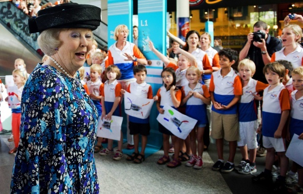 Холандската кралица абдикира във вторник