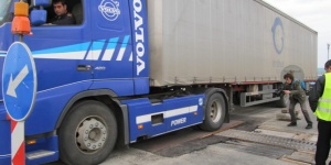 Опашка от ТИР-ове на Калотина заради срив в системите на митниците