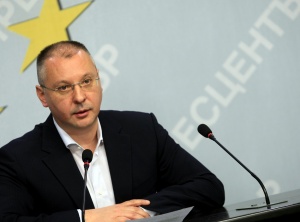 Станишев: Гласуването за малка партия ще обслужи ГЕРБ