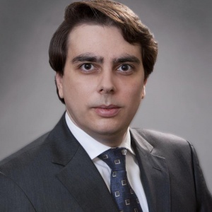 Министър Василев: От 1 юли цената на тока може да не се променя