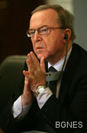 Вилфред Мартенс се скри от медиите