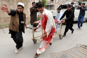 Две бомби взеха 10 жертви в изборния ден в Пакистан