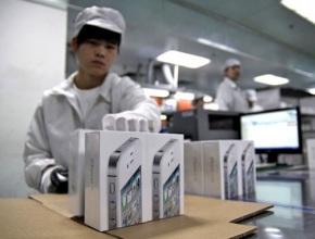 Производител на iPhone назначи 40 000 нови работници