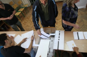 Спряха опит за изнасяне на печати от изборна секция в Перник