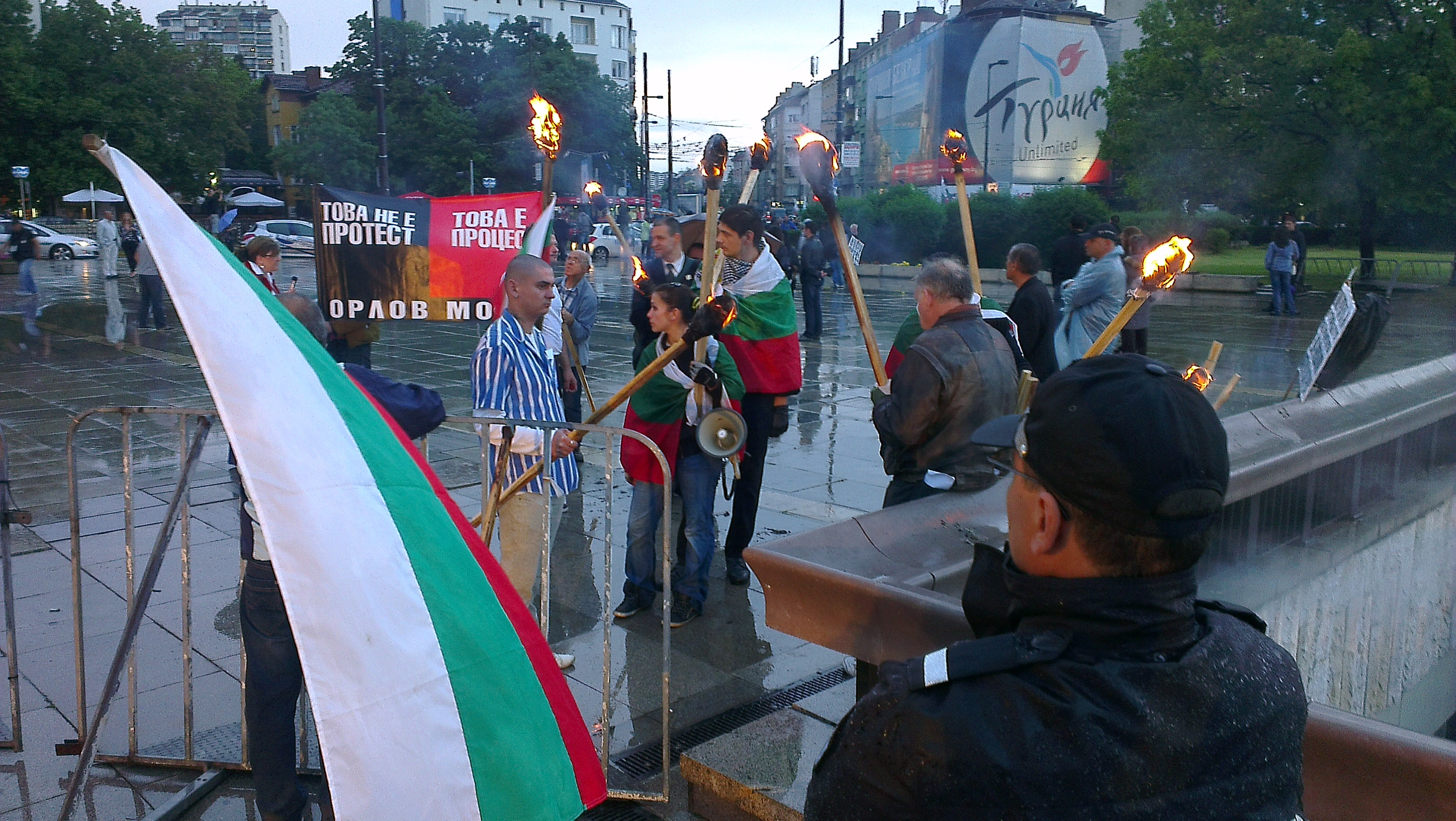 Движение „Орлов мост“ на протест пред НДК