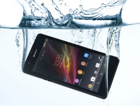 Sony Xperia ZR е водоустойчив и по-компактен