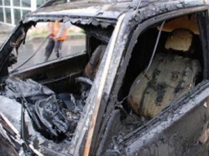 Подпалиха джипа на общински съветник от Варна
