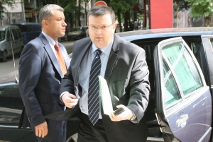 Главният прокурор под засилена охрана