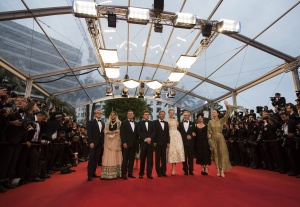 Блясък и звезди на откриването на филмовия фестивал в Кан