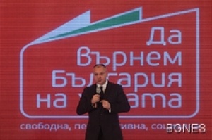 Станишев отишъл при президента с трима бъдещи министри