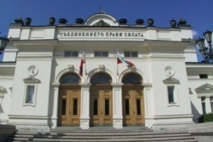 Парламентът тръгва във вторник