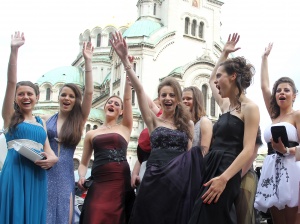 Абитуриентите в София в полицейски ексорт