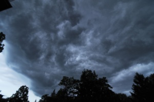 Гръмотевични бури в Кюстендил, Казанлък и Елхово