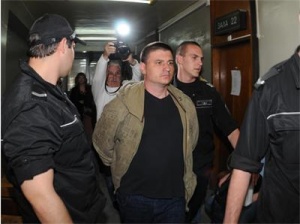 Нападателят, нахлул в дома на Костов, остава на свобода