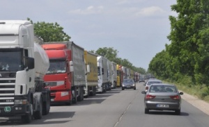 Румънските превозвачи блокират северната ни съседка