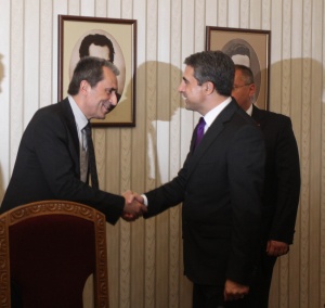 Президентът връчи мандат на Пламен Орешарски