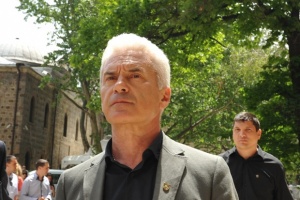 Волен Сидеров и симпатизанти на "Атака" са пред сградата на МВР, искат среща с Петя Първанова